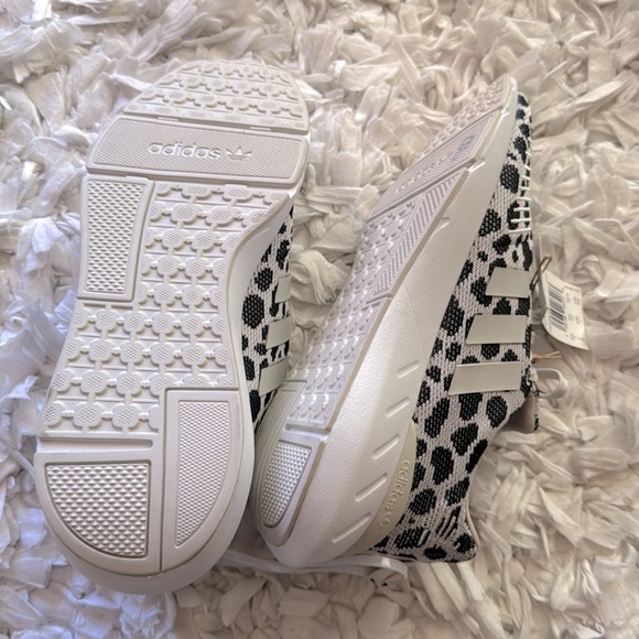 NWT Adidas Swift Run 22 Leopard Sneakers - Picture 8 of 10